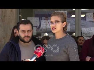 Ora News - Studentet në bojkot, këndojnë himnin kombëtar me kërkesat e tyre