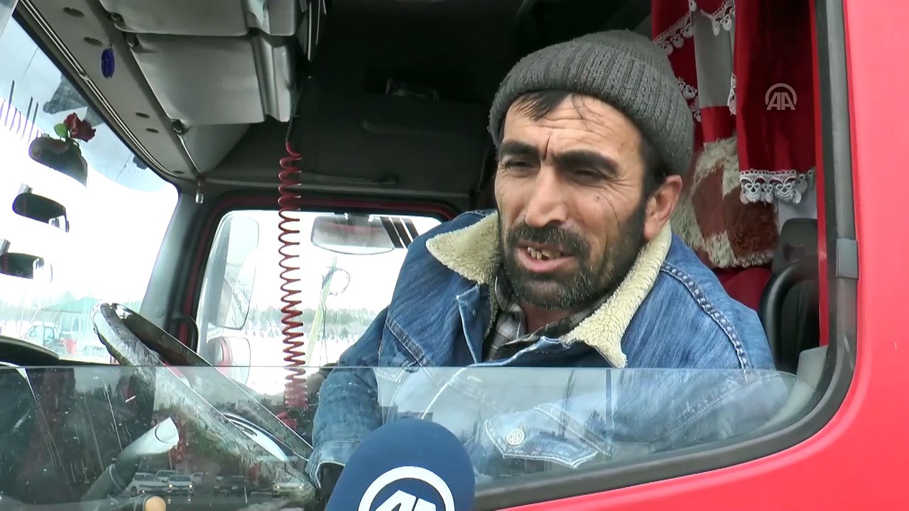 Sivas-Malatya kara yolunda ulaşıma kar ve tipi engeli - SİVAS