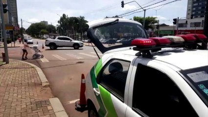 Carros batem na Avenida Brasil