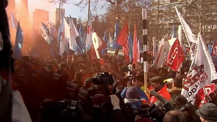 Alcoa preservará el empleo seis meses más en espera de inversores