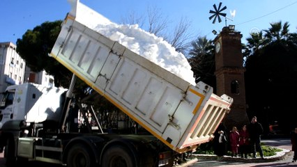 Turgutlu'da çocuklar taşıma kar üzerinde eğlendi - MANİSA
