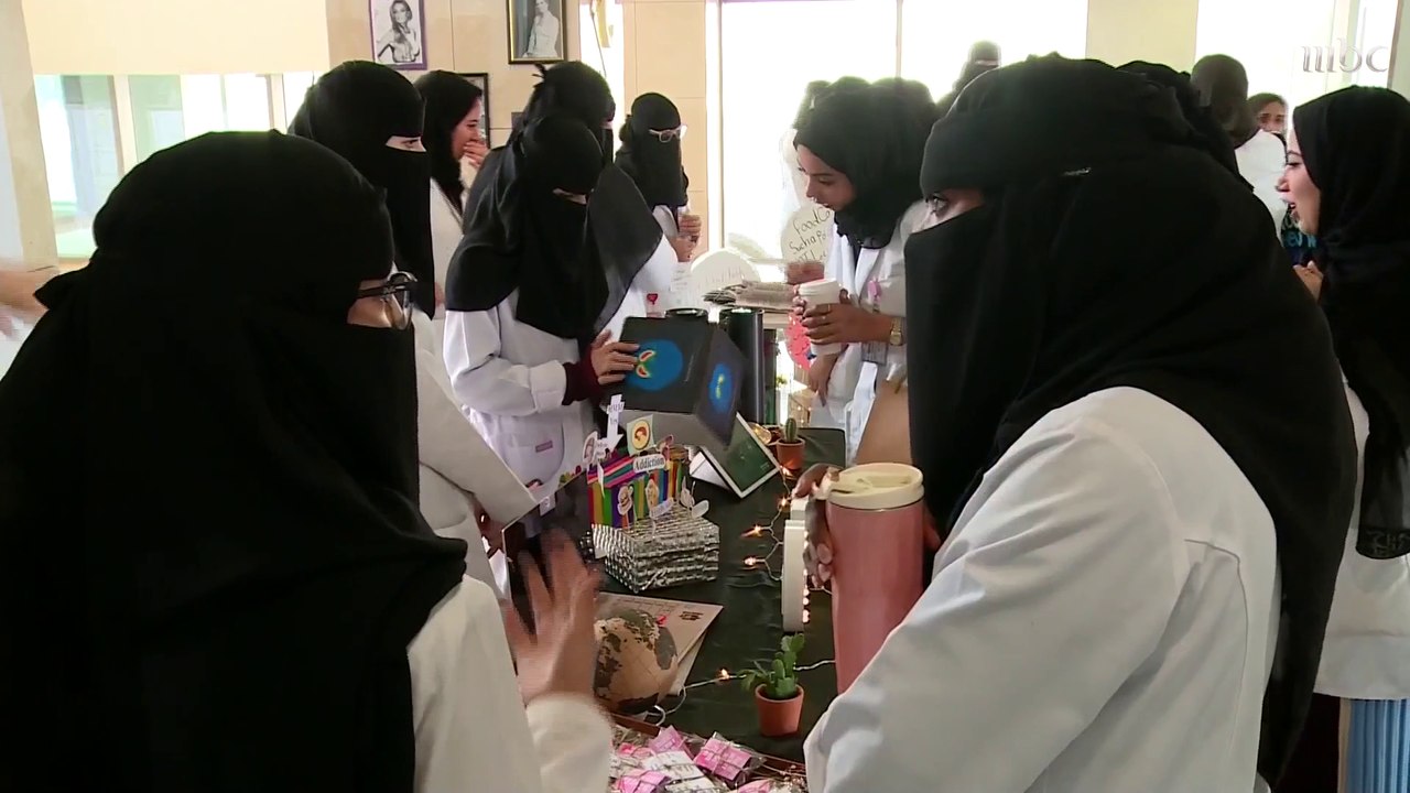 كاميرا هي وهو في مؤتمر التخصصات الطبية