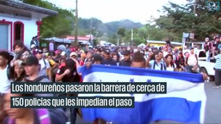 Migrantes sobrepasan a policías y llegan a Guatemala