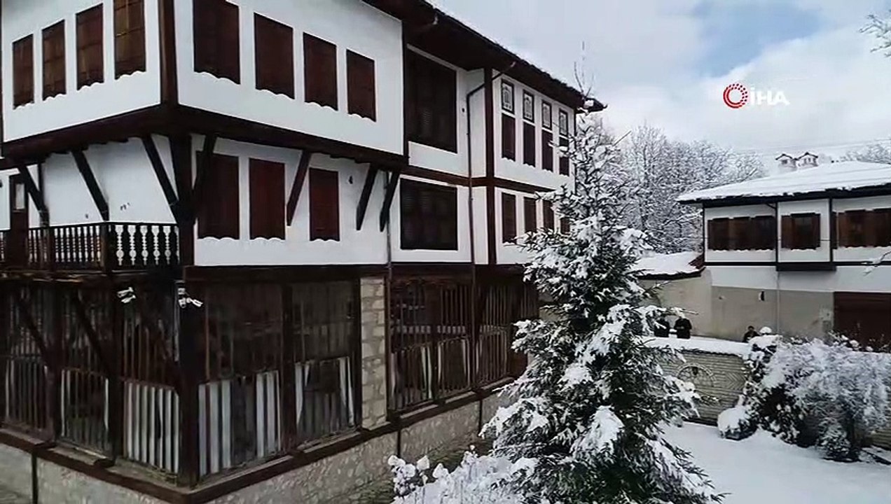 Beyaz gelinliğini giyen Safranbolu Konakları havadan görüntülendi