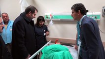 Otobüs kazası - Valisi Ayhan yaralanan yolcuları hastanede ziyaret etti - SİVAS