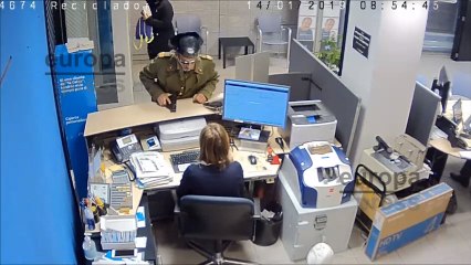 Atraco a un banco vestido de guardia civil