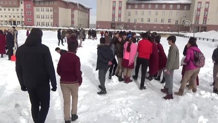 Hakkari'de "Kardan Adam" Yarışması