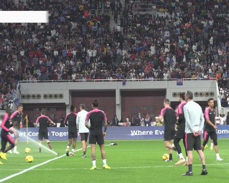 Neymar leads PSG training in front of 15,000 fans in Qatar