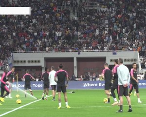 Neymar leads PSG training in front of 15,000 fans in Qatar
