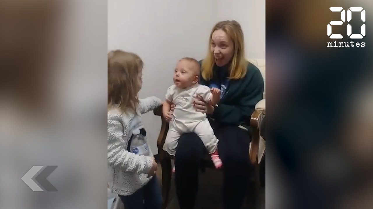 Ce bébé entend pour la première fois ! - Le Rewind du Mercredi 16 Janvier 2019