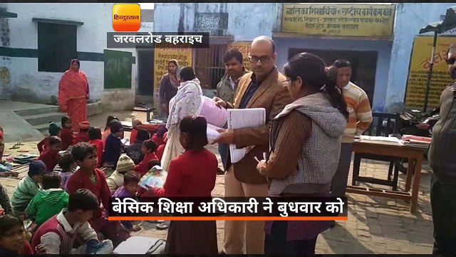 हिन्दी की किताब नहीं पढ़ सका कक्षा 3 का छात्र