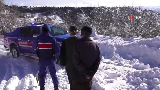 Karda Mahsur Kalan Bekçiyi Jandarma ve Belediye Ekipleri Kurtardı