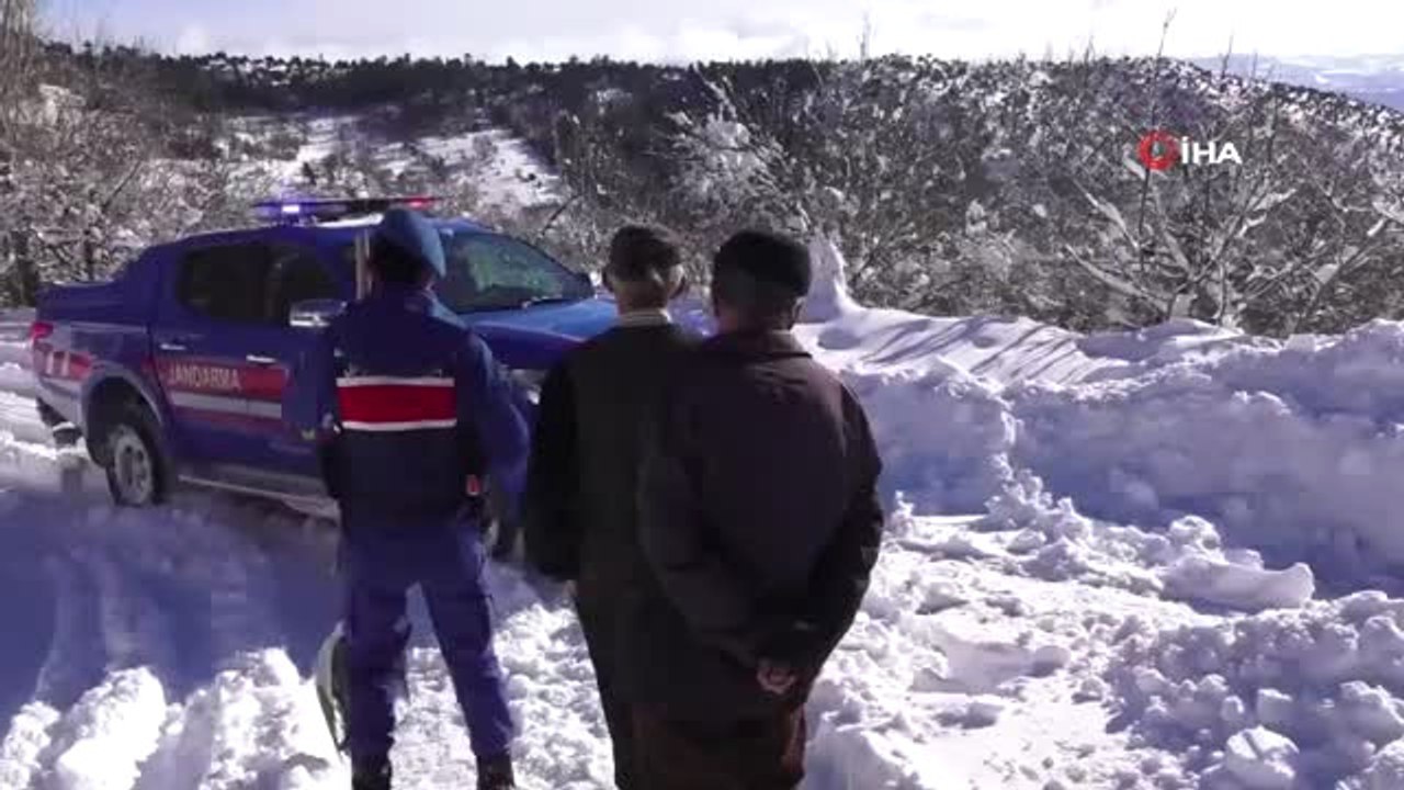 Karda Mahsur Kalan Bekçiyi Jandarma ve Belediye Ekipleri Kurtardı