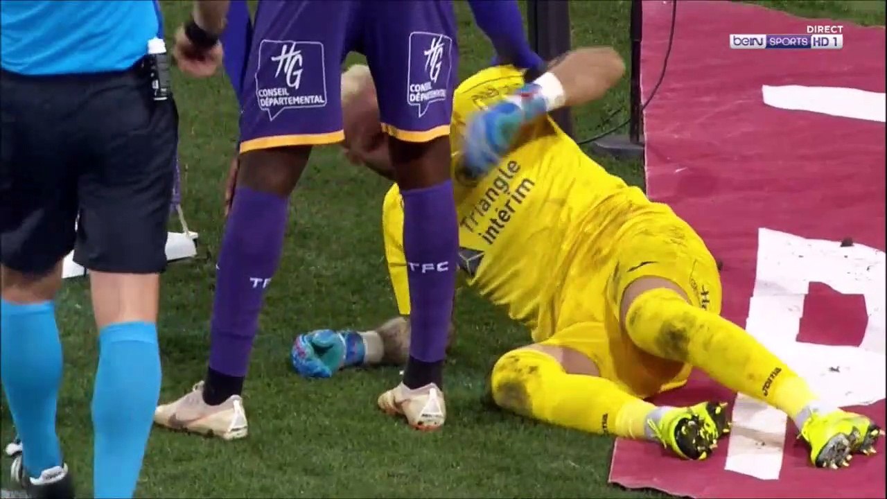 Nabil Fekir free-kick goal - Toulouse 2-[2] Lyon