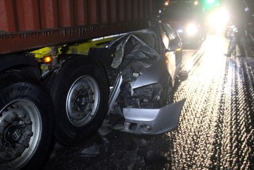 Buzlanan Yolda Katliam Gibi Kaza: 2'si Çocuk 4 Ölü