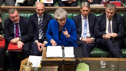 Knapper Sieg nach der Niederlage: Regierung May erhält Vertrauen
