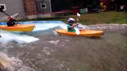 Un papa recrée une rivière pour ses 2 fils et leur kayak... dans le jardin