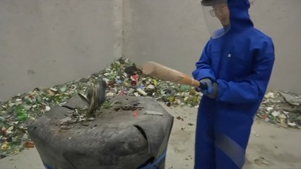 Beijing’s “Anger Room” Lets People Smash Away Their Stress