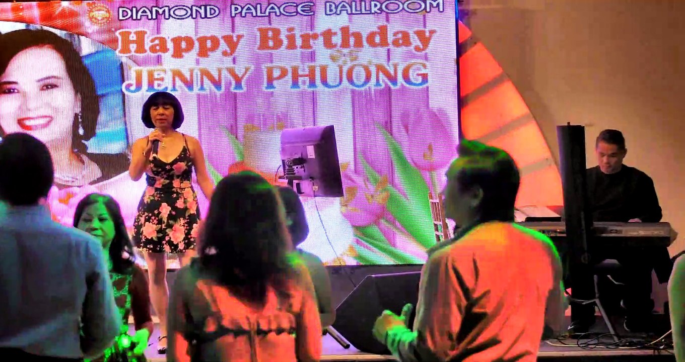 There's a kind of hush (Carpenters)- Bich Thuy cover