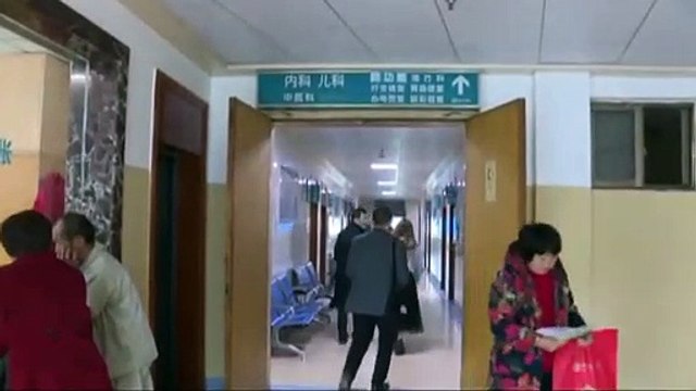 Elle se plaignait de douleurs abdominales... regardezce que les médecins ont trouvé dans son estomac