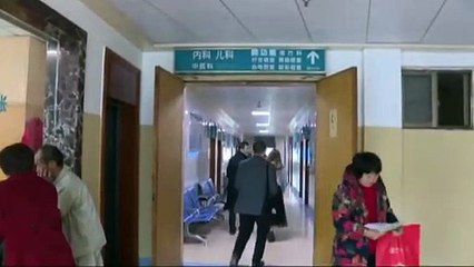 Elle se plaignait de douleurs abdominales... regardezce que les médecins ont trouvé dans son estomac
