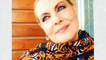 Müşerref Akay canlı yayında o siyasetçiye öpücük yolladı!