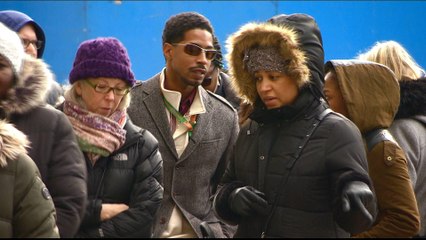 US shutdown: Federal workers wait for paycheques