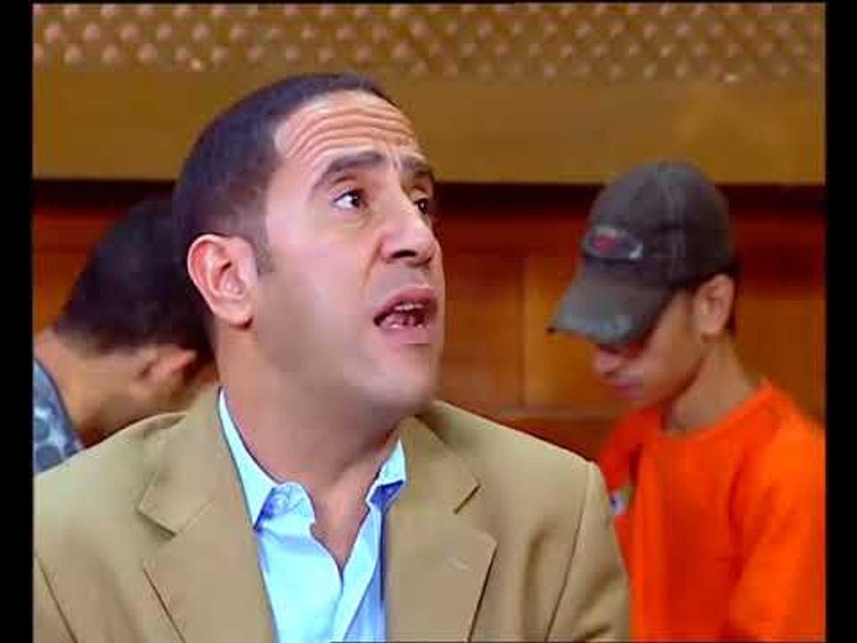 راجل وست ستات - القهوجي يحل لعادل مشكلة الأجهزة الكهربائية في بيته بطريقة كوميدية