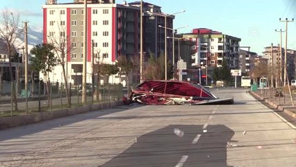 Şiddetli Rüzgar Çatı Uçurdu