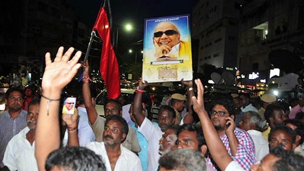 M Karunanidhi Dies at 94 | 50 साल की राजनीती का अंत | Karunanidhi Death!