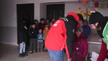 Suriyeli Yetimlere Mont ve Çizme Yardımı