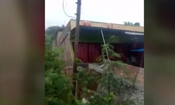 Detik-detik Bangunan Ruko yang Tak Memiliki IMB Ambles
