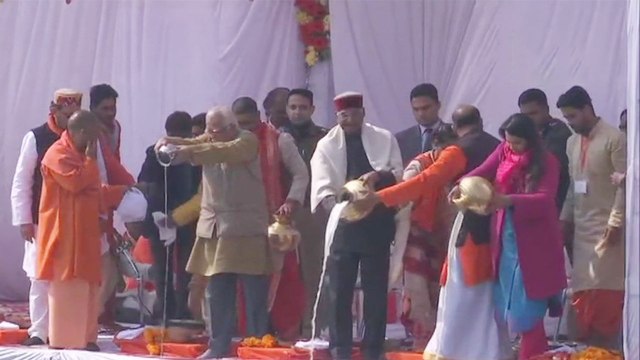 Kumbh Mela 2019 : President Ram Nath ने Prayagraj में पत्नी संग की पूजा | वनइंडिया हिंदी