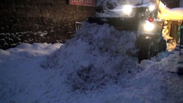 Bitlis'te 188 köy yolu yoğun kar yağışı nedeniyle ulaşıma kapandı