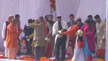 Kumbh Mela 2019 : President Ramnath Kovind and First Lady Savita Kovind offers Prayer |Oneindia News