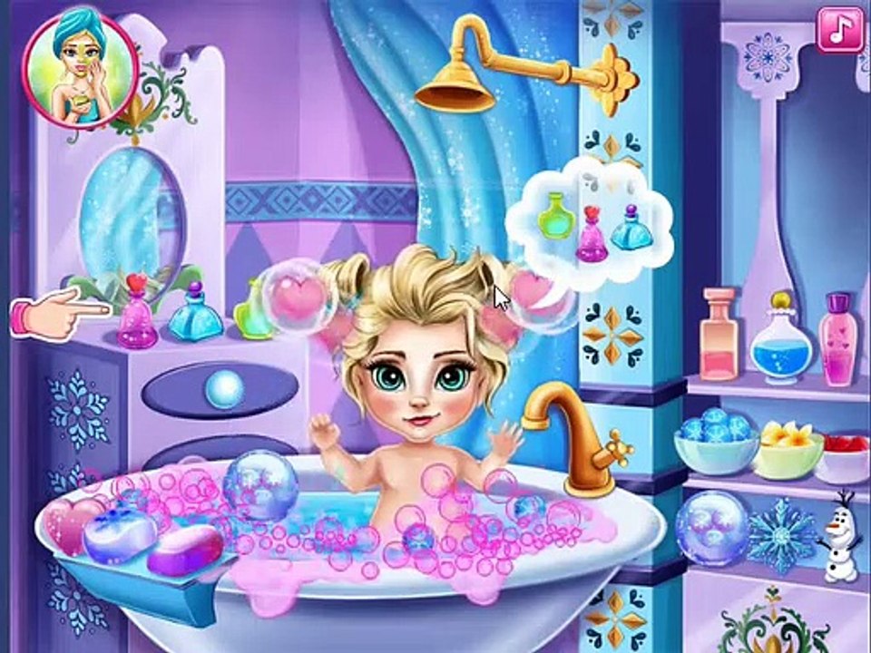elsa bebek banyo yapıyor