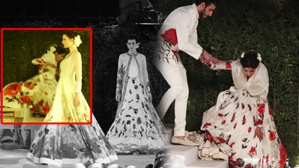 Rohit Bal Fashion Show: Model slips & falls on ramp at Show; handles it like a boss | FilmiBeat