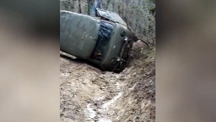 Milagro ruso: la tracción más increíble vista en una pista de barro