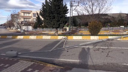 Barakanın çatısından kopan parçalar hasara yol açtı - ADIYAMAN