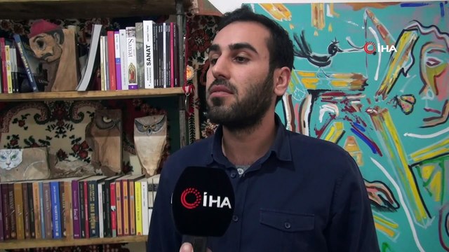 - Ahşap parçalarını sanata dönüştürüyorlar