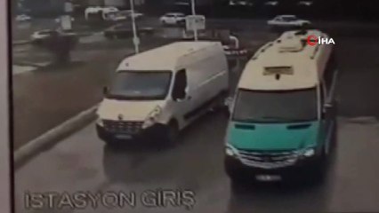 Yolcu dolu dolmuşun el frenini çekmeyi unuttu, facianın eşiğinden böyle dönüldü