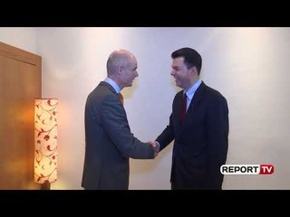 Integrimi i Shqipërisë në BE/ Bushati dhe Basha takojn ministrin holandez, Stef Blok
