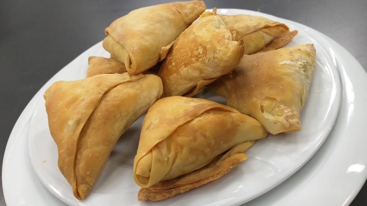 Rreze Dielli, 17 Janar 2019 - Të Gatuajmë me Znj. Vjollca P1 Byrek trekëndësh me mish dhe qepë