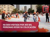 Capitalinos disfrutan las últimas horas de la pista de hielo en el Monumento a la Revolución