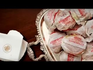 Donald Trump recibe a equipo de futbol con cientos de hamburguesas | Noticias con Ciro