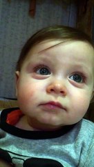 Bebé emociona-se ao ouvir Andrea Bocelli e a personagem Elmo a cantar