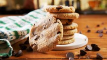 These Keto Chocolate Chip Cookies Are Gluten-Free, Sugar-Free, And Taste AMAZING