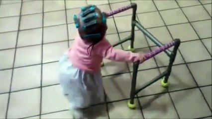 Il déguise sa fille en mamie! Adorable