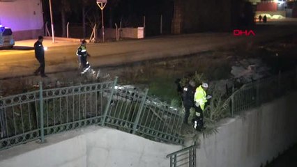 Adana Otomobil Atık Su Kanalına Uçtu, Sürücü Yaralandı