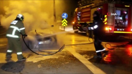 Ayvalık’ta seyir halindeki otomobil alevler arasında kaldı